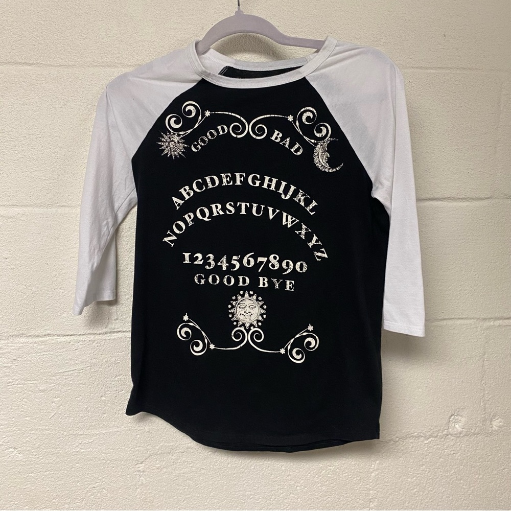 Modern Lux 3/4 Sleeve Tee with Mystical Design Size Small